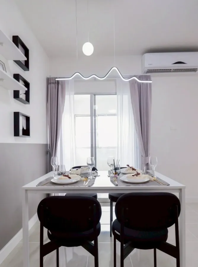 For sale Supalai Park Tiwanon, spacious room, lots of usable space, decorated to the max, comes with complete furniture, book now.