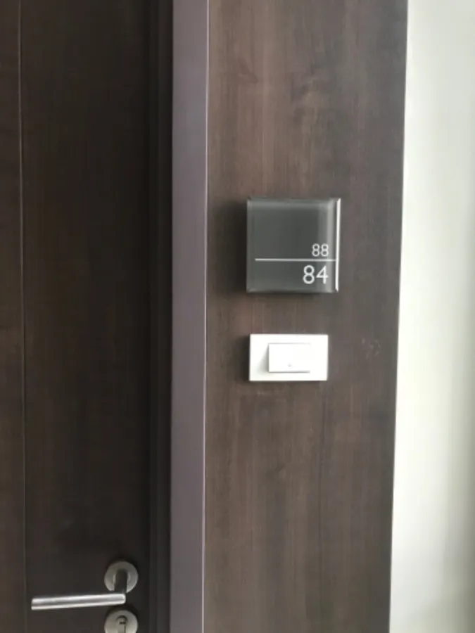 For rent, Teal Sathorn-Taksin, Duplex room, 2 bedrooms, 2 bathrooms, high floor, pool view. This price is very worthwhile. Book now.