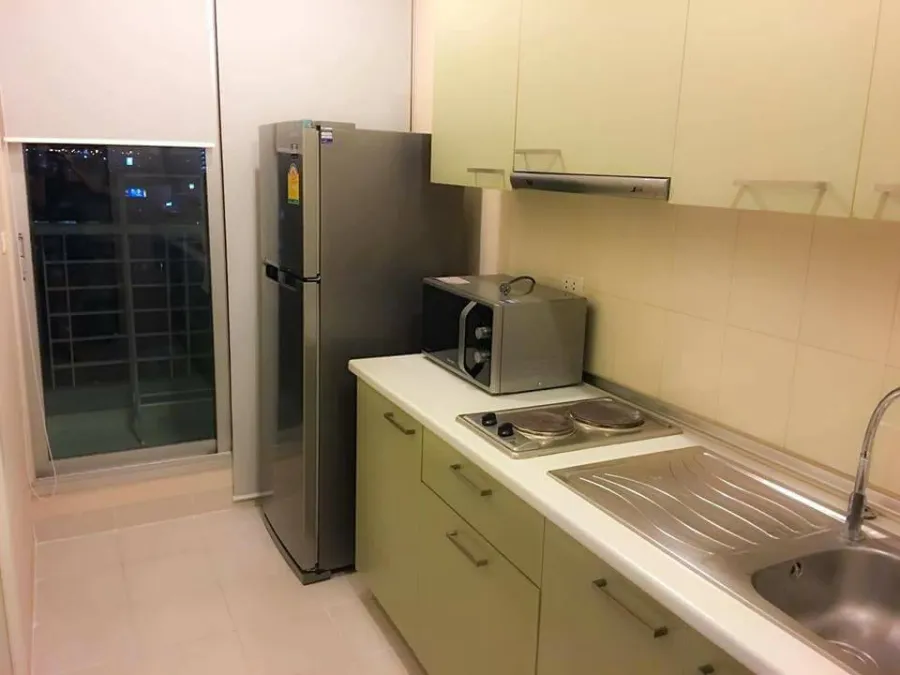 Condo for sale, Life @ Ratchada, Ladprao 36, nice room, wide size, fully furnished, good price, don't miss it.