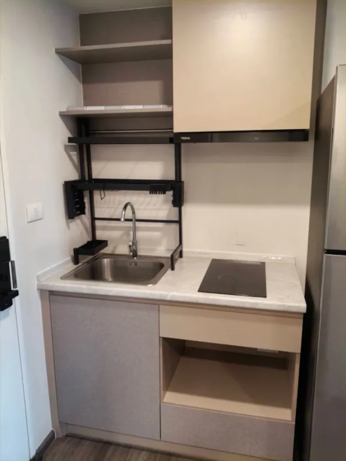 For rent: FLEXI Sathon - Charoen Nakhon, 4th floor, partitioned room, fully furnished. Book now!