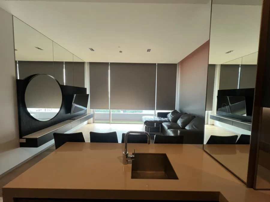 For sale or rent, Sala Daeng One, Lumphini Park view, fully fitted room, nicely decorated with built-in furniture, very spacious area, don't miss it.