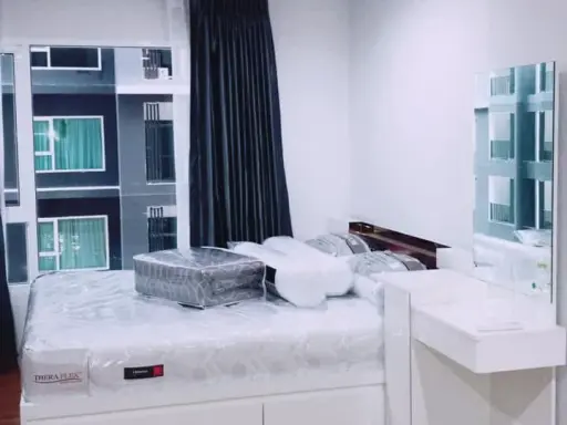 For sale: Regent Home Bangson, 8th floor, swimming pool view, quiet and private, fully furnished, ready to move in, reserve now, urgently.