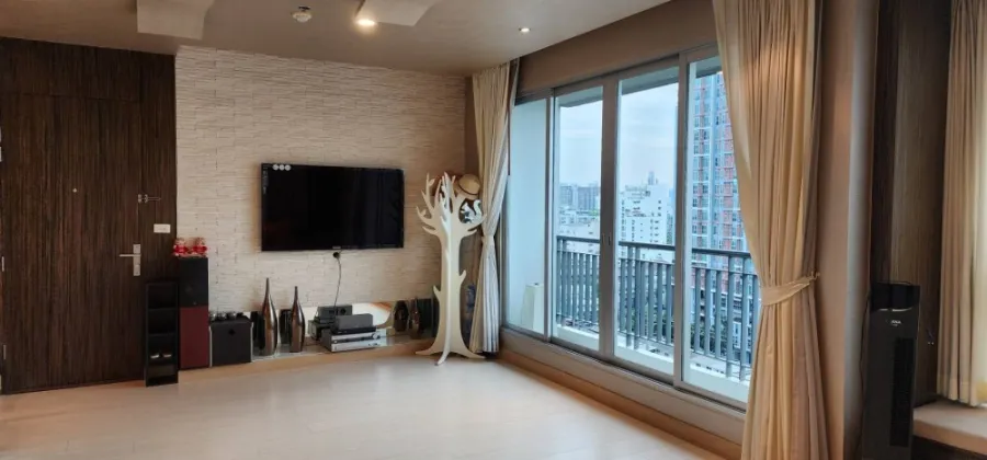 Sale condo Life@ Ratchada-Suthisan Front corner room, nice decoration, full built-in Hurry up to buy it quickly.