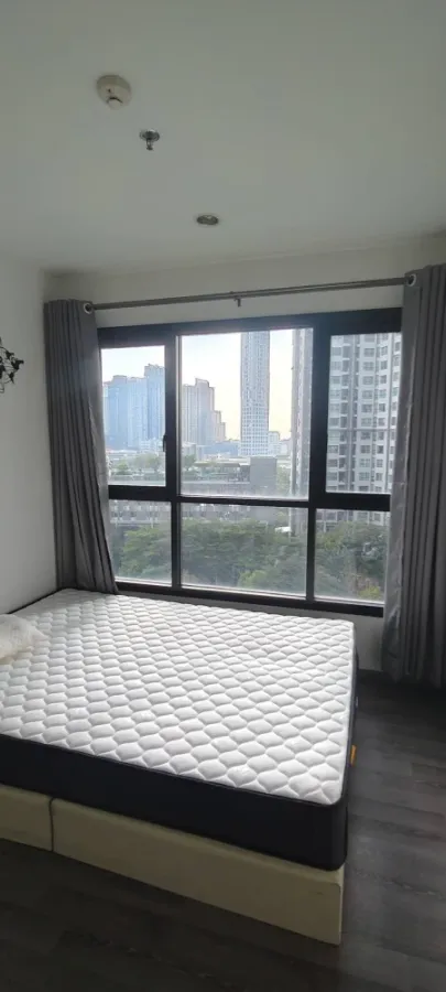 ให้เช่า The Base Park East ห้องพร้อมอยู่ เฟอร์พร้อม สิ่งอำนวยความสะดวกครบครัน จองเลย