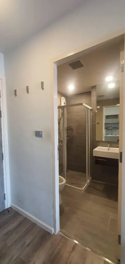 Condo for sale, Modiz Interchange, beautifully decorated room, ready to live in, with built-in kitchen, complete facilities, reserve now.