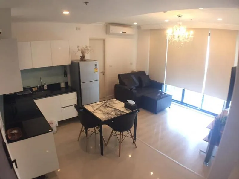 Whoever likes privacy must be in this room! For rent Quinn Condominium, corner room next to no one, fast, slow!