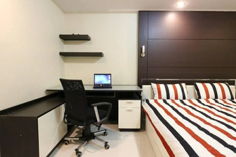 ปล่อยเช่า Happy Condo รัชดา18 ชั้นสูงกำลังดี ตกแต่งครบ ตู้เสื้อผ้าใหญ่ ใส่ของจุใจสุดๆ รีบจองเลยจ้า
