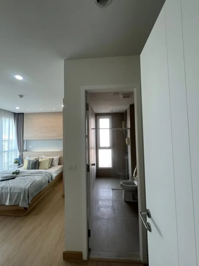 Happy Condo Ladprao 101 for rent. Beautifully decorated unit with complete furniture. Just bring your suitcase and move in!
