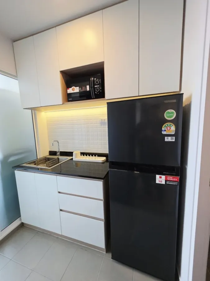 For rent: Regent Home Bangna project, special unit with wide frontage, high-quality built-in furniture. Book now, don't wait!