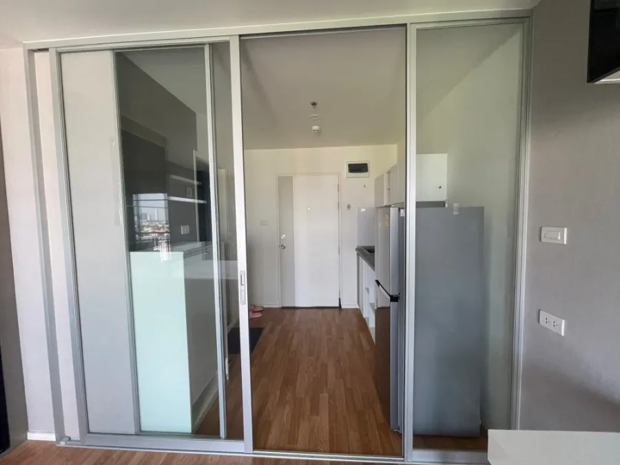 Condo for rent Lumpini Ville Phatthanakan-Srinakarin. The room is decorated and ready to move in. Separate kitchen. Don't miss out on something good l