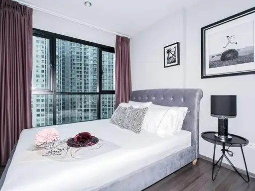 Condo for sale, rent, The Base Park West, north facing room, not hot, beautiful view facing Habito Mall, fully furnished.