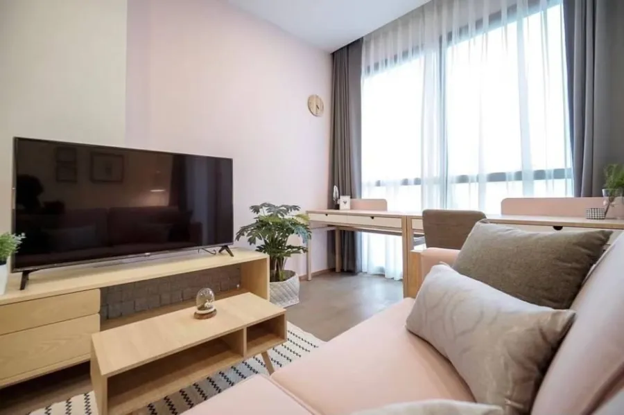Ashton Chula-Silom for rent, high floor, beautiful view, very nice decorated room It's worth buying for investment or living by yourself. Book now.