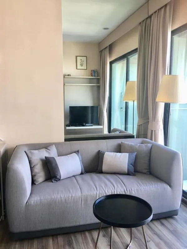 ให้เช่า ทีล สาทร–ตากสิน ห้องเป็นแบบ one bedroom อยู่ชั้น 15 เงียบสงบและวิวสวยมาก ตกแต่งพร้อม จองเลย