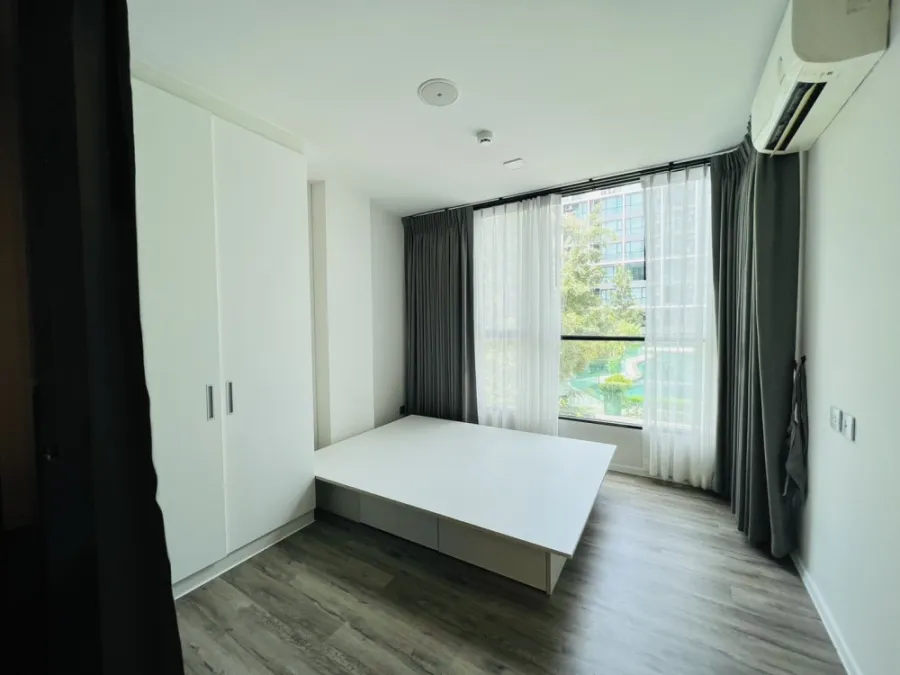 payment Atmoz Chaengwattana, the most beautiful room, pool and garden view, 2 bedrooms, fully furnished, very livable, book now.