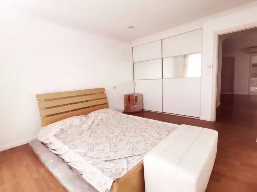 Selling Lumpini Suite Pinklao, 2 bedrooms, spacious living area, prime location, and complete amenities. Book now!