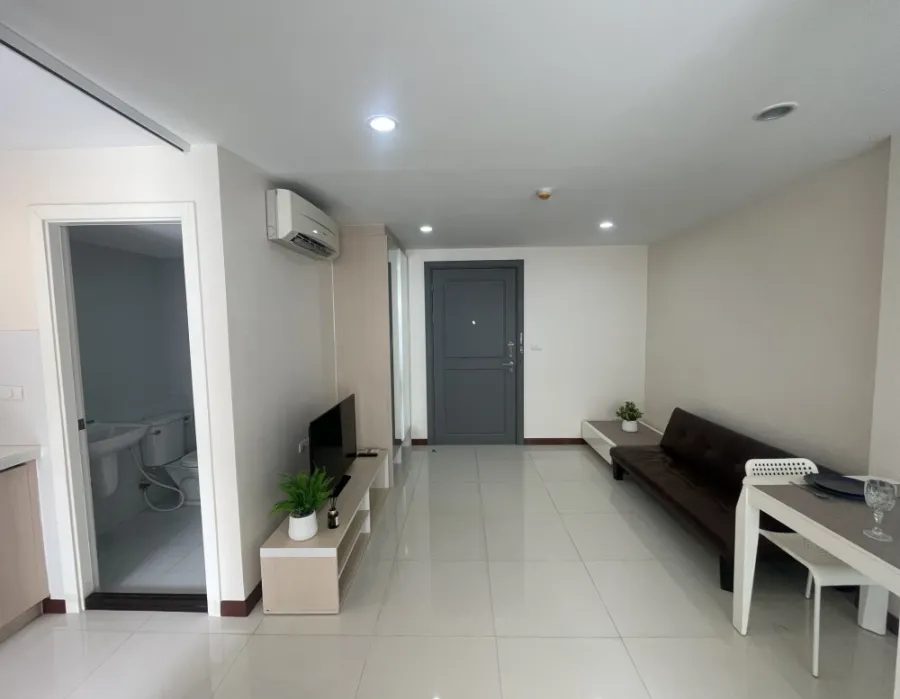 For sale: Element Srinakarin, peaceful and private, close to nature, spacious room, not cramped, fully furnished, ready to move in