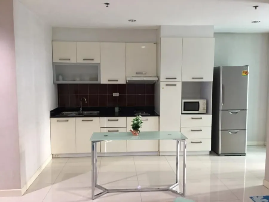 Sale/Rent Urgent!! Condo Sukhumvit Living Town in the heart of the city near shopping centers Don't be late, book now!!