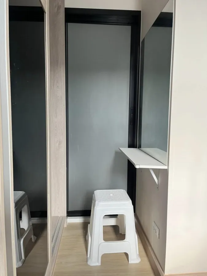 For rent: The Independent Condo Amata, pool view, simple decorated room. With a large TV If you don't reserve, you'll miss a lot.