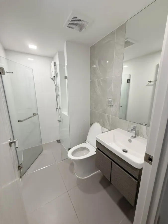 Modiz Rhyme Ramkhamhaeng Duplex, 2-story corner unit, 28th floor, beautiful city view. Book now! Don't wait!