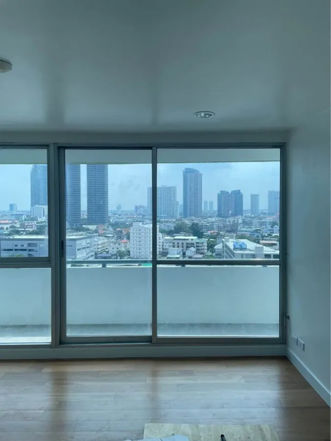 ขาย Sathorn Bridge Tower ห้องเปล่า ชั้น 15 ระเบียงกว้าง วิวดีสุดๆ สายแต่งห้องไม่ควรพลาด