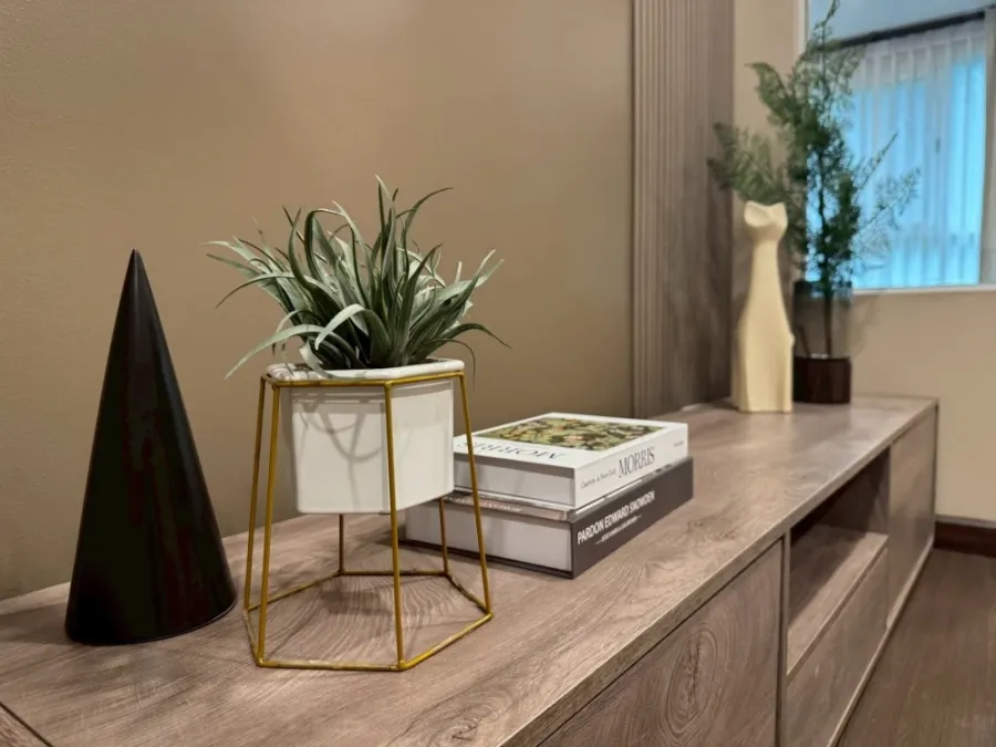 For sale: The Clover Thonglor. Includes free furniture worth over 500,000 baht. Stylish and well-decorated, a very comfortable place to live. Book now