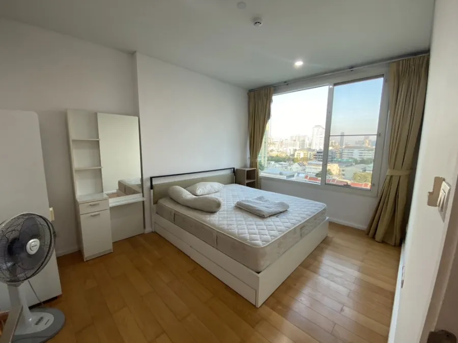 Condo for rent, Wind Sukhumvit 23, extremely spacious room, fully furnished, leather sofa, comfortable sitting You can't miss it, book now.