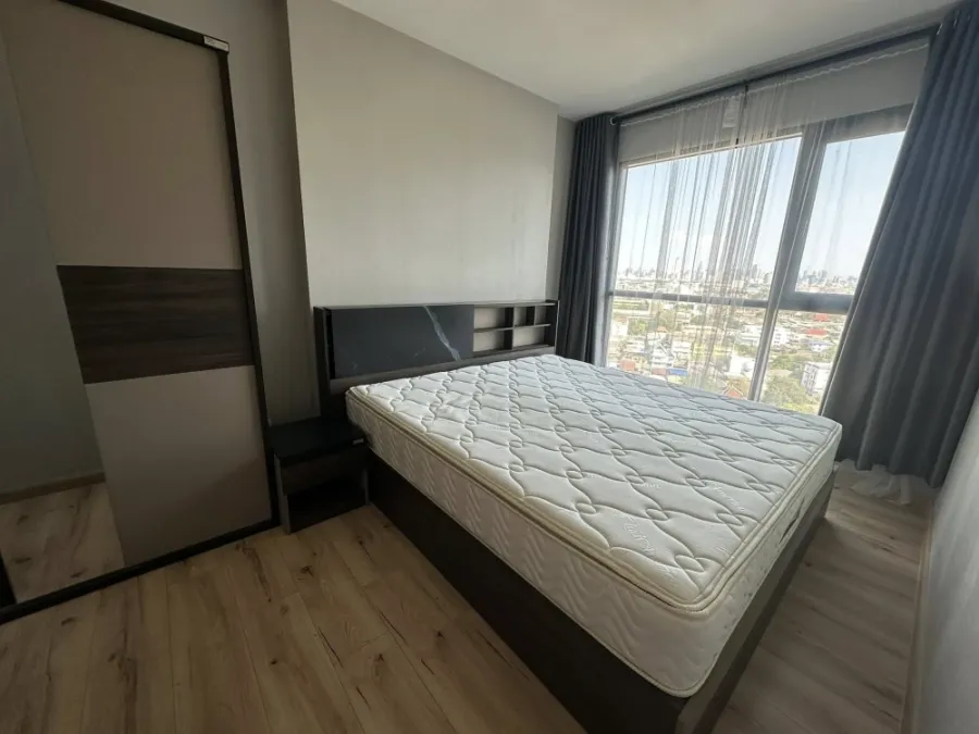 For sale: Brix Condominium, 17th floor, Chao Phraya River view, fully furnished, just bring your bags and move in.