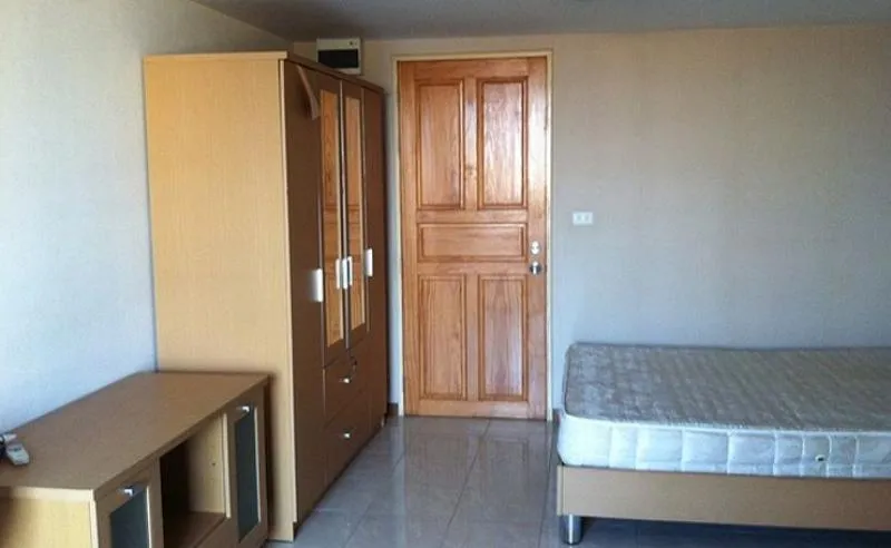 Condo for sale, Ratchada City, Soi Ratchada 18, spacious room, good location, can live by itself, investment is profitable, if interested, hurry up.