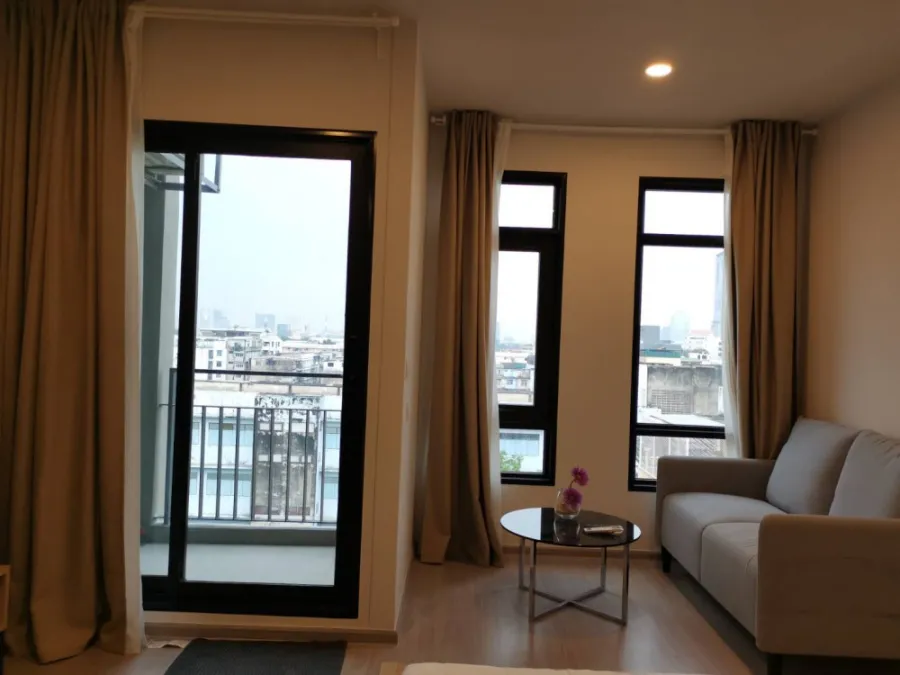 For rent Aspire Asoke-Ratchada, beautiful room, super price, great view, carry your bag, ready to move in.
