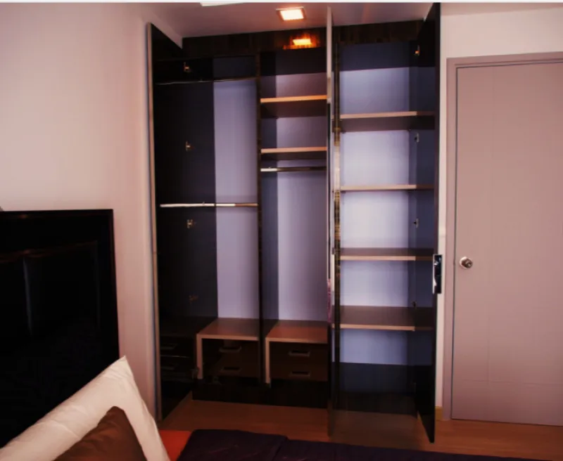 Urgent rent at .. Thru Thonglor, beautiful room, stunning view, central location. The facilities are ready to rent.