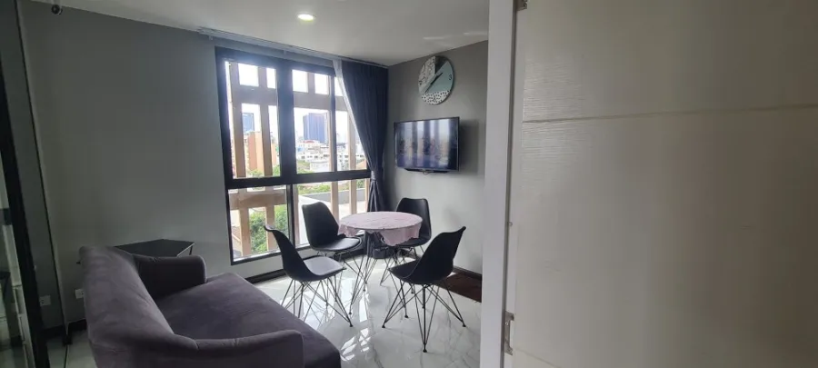 Condo for rent, The Belgravia @ Ratchada-Lat Phrao 15, partitioned room decorated with marble pattern. The high floor is good. Reserve quickly.