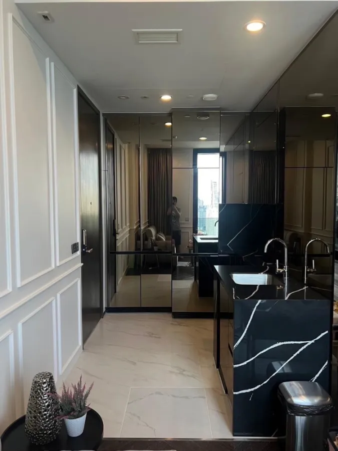 For sale rent The Esse Sukhumvit 36, a beautifully decorated room, well-built-in, complete in one place, just come with yourself and you can move in.
