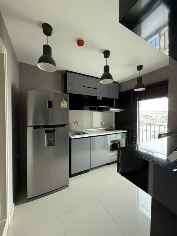 Selling a beautifully decorated condo at Aspire Ladprao 113. High-quality built-in furniture. Amazing price! Own it today! Don't wait!