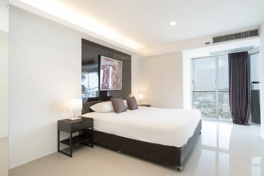 For rent or sale: The Waterford Diamond Sukhumvit 30/1, very high floor, city view, spacious area, hurry and reserve now.