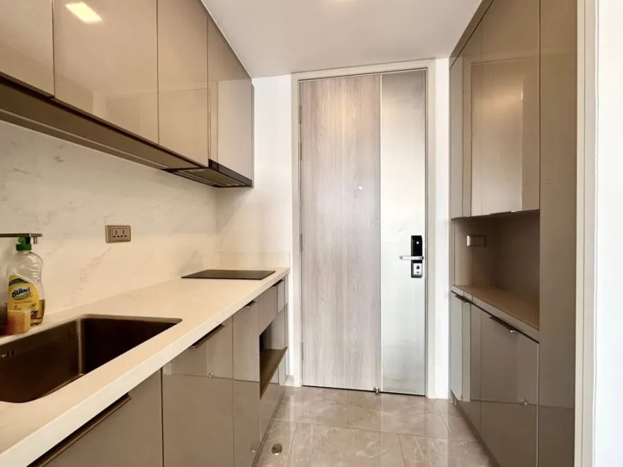 For sale One9Five Asoke-Rama 9, large room, comfortable, 30th floor, high view, come and own it today.