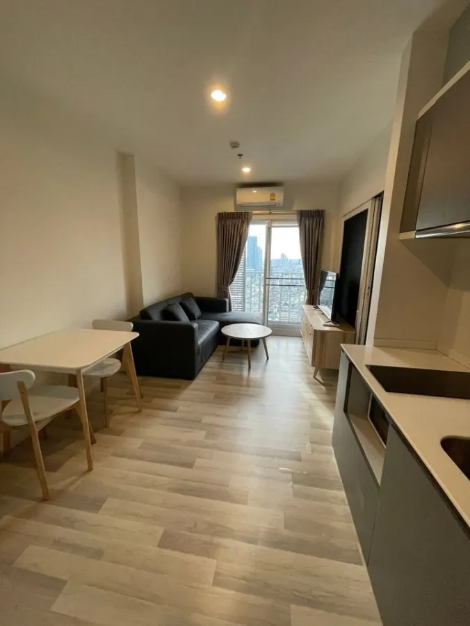 For rent: The key Sathorn-Charoenrat, 34th floor, very beautiful city view. The bed is soft and comfortable to sleep on. Hurry and reserve it.
