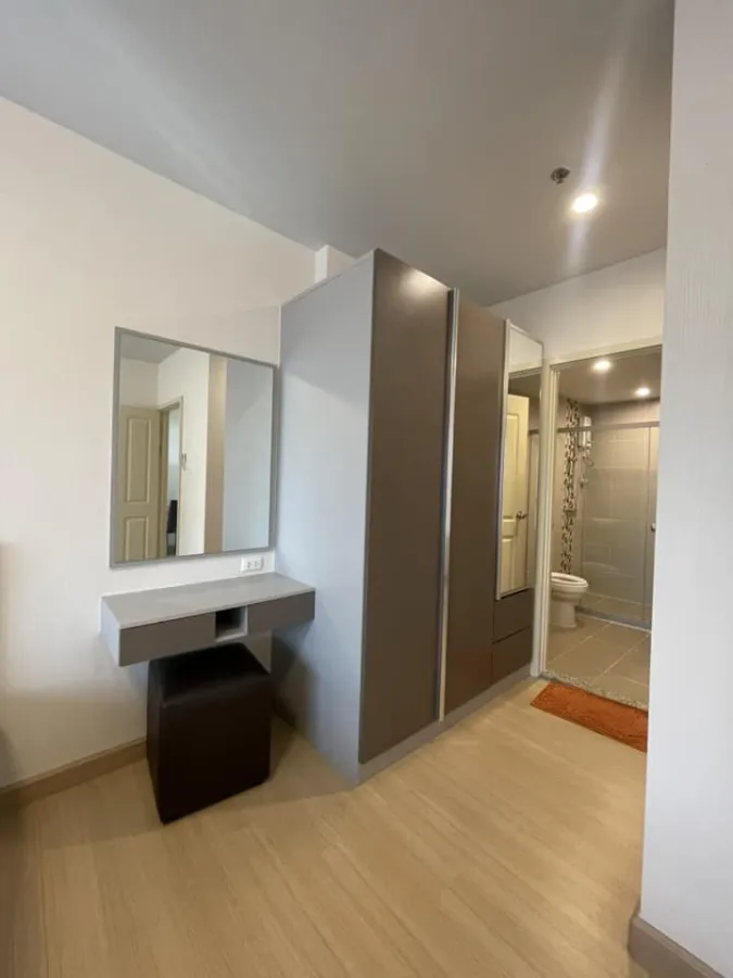 For rent: Supalai City Resort Rama 8, 8th floor, Building A, open view outside, cool breeze, lots of usable space, book now.