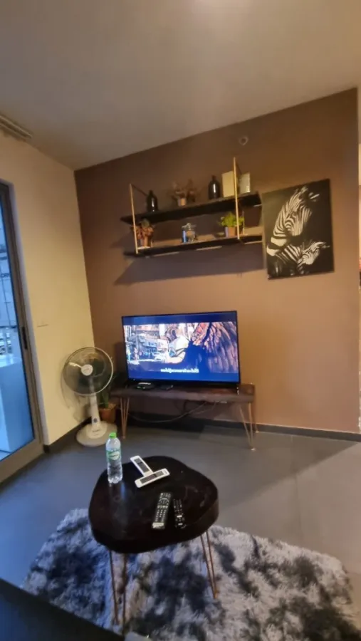 For sale: Unixx South Pattaya (South Pattaya) with a view of the swimming pool and Pratumnak Hill. Great feeling, warm and inviting atmosphere. Let's