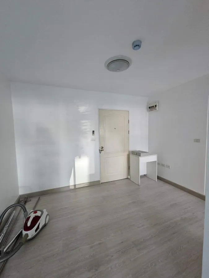 Empty room for sale, iCondo Ngamwongwan 2, clean, nice room. Easy on the eyes, easy to decorate Those who love dressing, don't miss it!!