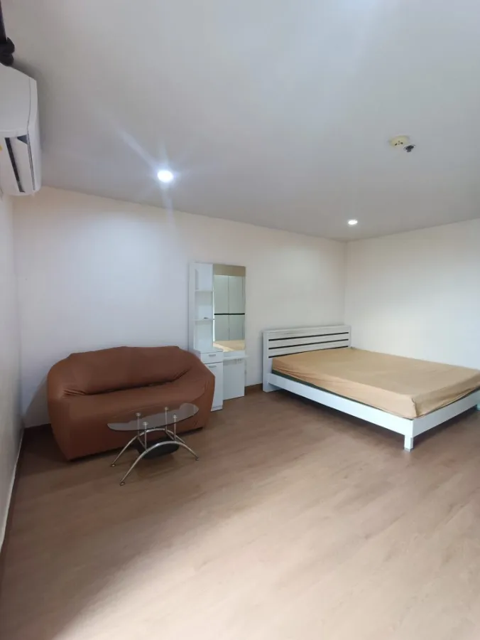 ให้เช่า รีเจ้นท์ โฮม 15 ห้องรีโนเวทปูพื้นใหม่ทั้งหมด ได้วิวโล่งอากาศดีสุดๆ หิ้วกระเป๋าเข้าอยู่เลยจ้า