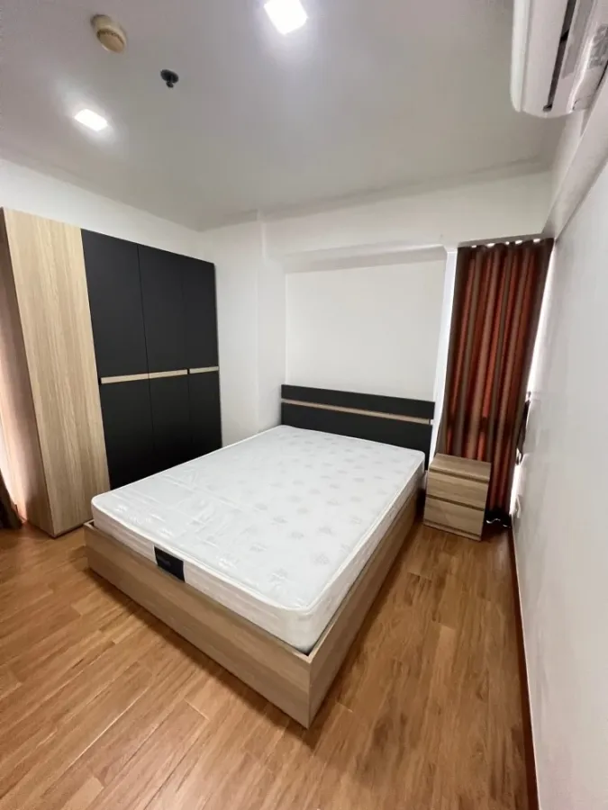 Condo for rent, My Resort Bangkok, built-in TV cabinet. Corner room, very private space, don't miss it.