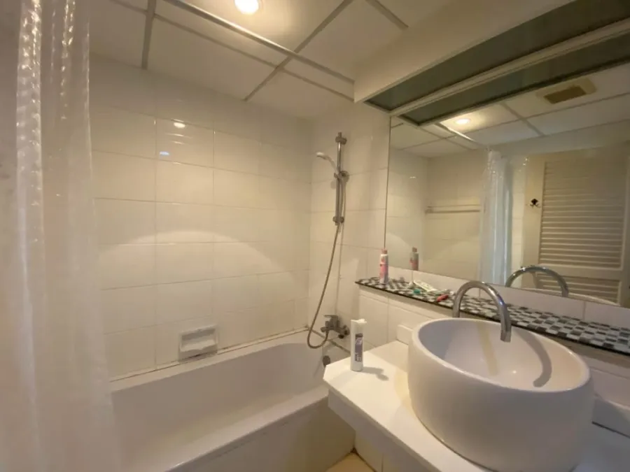 Sell / rent Supalai Park Phaholyothin 21, 28th floor, north, new room, good condition, fully furnished, book now.