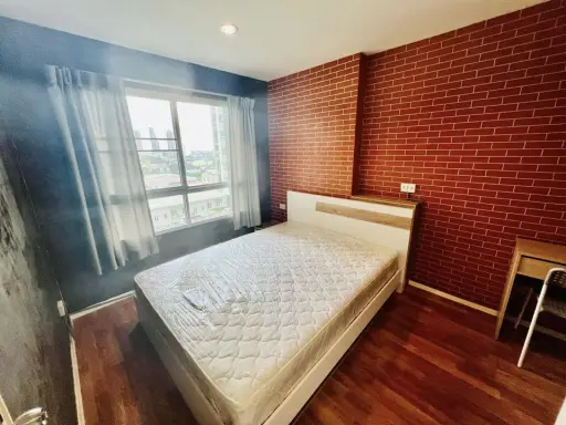 For rent, Lumpini Ville Nakhon In-River View, 9th floor, with wallpaper in the whole room. Loft style decoration, book now.