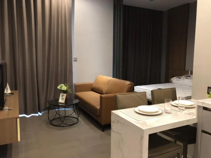The Esse at Singha Complex For rent ห้องนอนโทนสีน้ำตาล ดูอบอุ่นน่อยู่ บอกเลยว่าพลาดแล้วจะเสียใจ