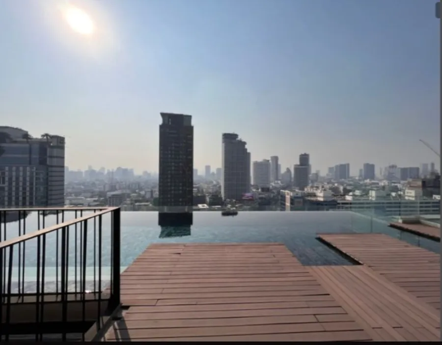 For rent: House 23 Ratchada-Ladprao, high floor, spacious room, fully furnished, just bring your own luggage and move in.