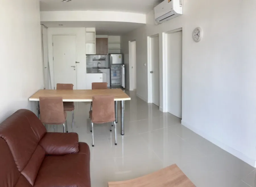 For rent, The Iris Rama 9-Srinakarin, 2 bedrooms, 4th floor, corner room, fully furnished, ready to move in, book now, hurry up.