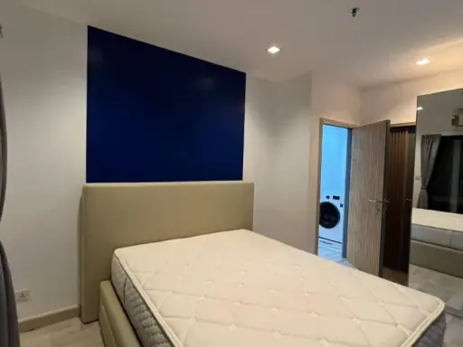 For sale/rent: Ideo Mobi Rama 9. Spacious and comfortable room with a great view. Ready to move in with just your luggage.