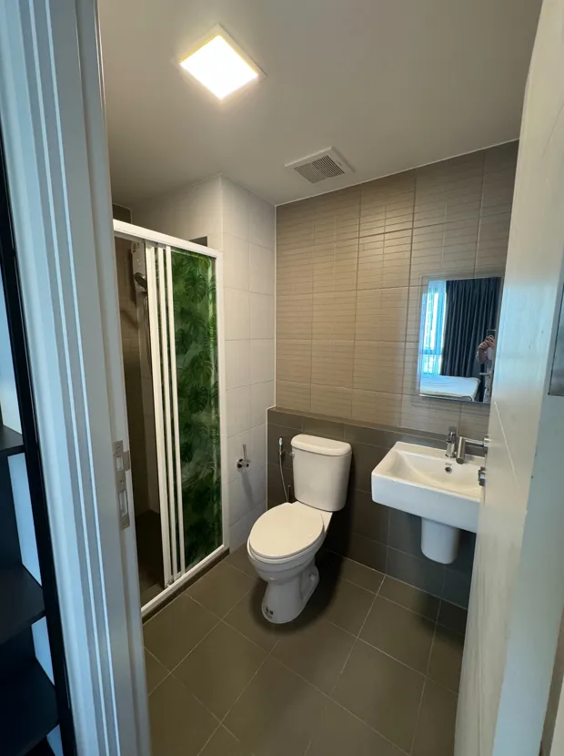 For rent: Dcondo hideaway Phase 4, Studio room, 3rd floor, not very high, with a great price, hurry and reserve now.