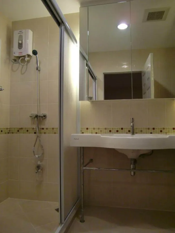 For rent: Life at Ratchada (Lat Phrao 36). Simple decorated room, good-looking and stylish, good furniture. Reserve now.