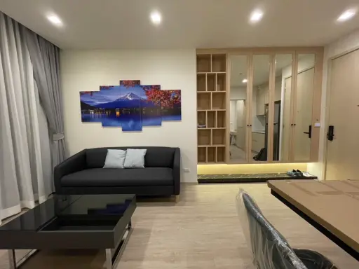 For rent: Noble State 39, 28th floor, very high, decorated with excellent built-in furniture, has a large storage cabinet, must book.